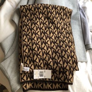 MK scarf !